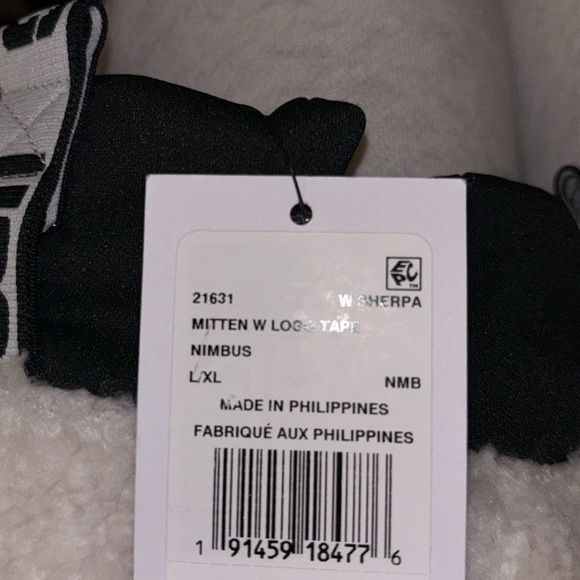 UGG Sherpa Logo Tape Mittens - Picture 5 of 6